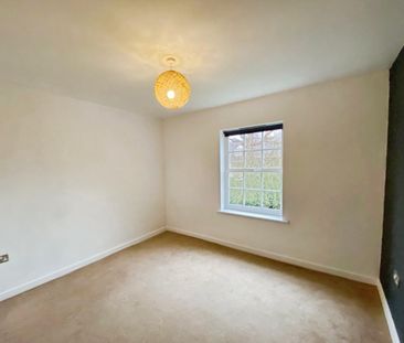 2 bedroom Flat To Let - Photo 1