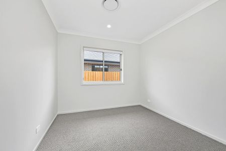 Space, style and comfort in this brand-new home - Photo 3