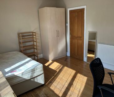 4 bedroom terraced house to rent - Photo 5