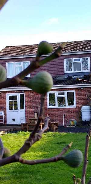 Excellent spacious friendly Share House non smoking with parking - Photo 1