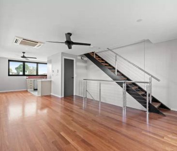 Private rooftop terrace with city views - Photo 1