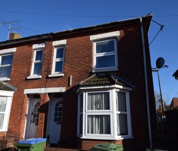 3 bedroom end of terrace house to rent - Photo 4