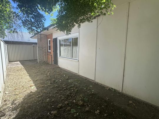 Cozy 3-Bedroom Home in Central Bathurst - Photo 1