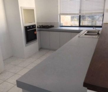 Cosy, quiet and secure home in Doubleview - Photo 6