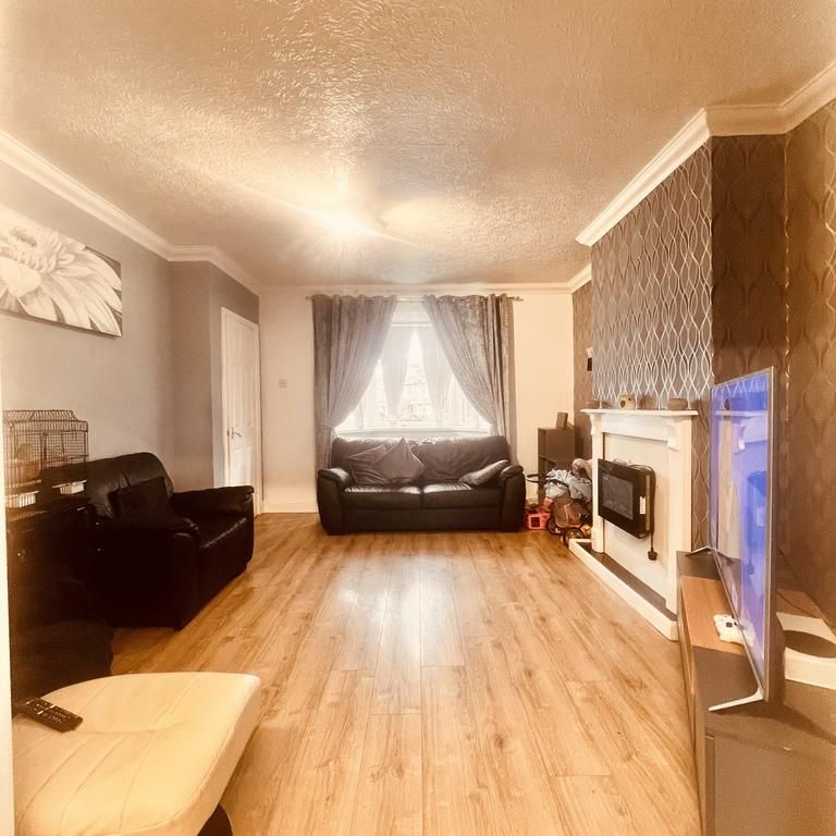 3 bedroom semi-detached house to rent - Photo 1