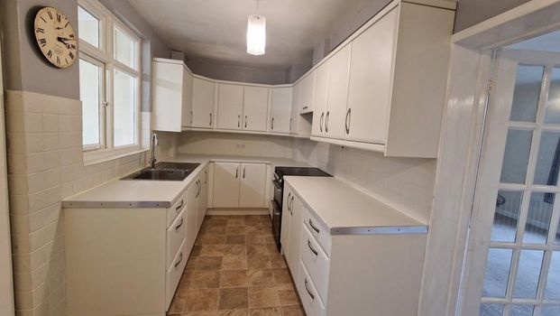 3 bedroom semi-detached house to rent - Photo 1