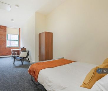 4 bedroom flat to rent - Photo 4