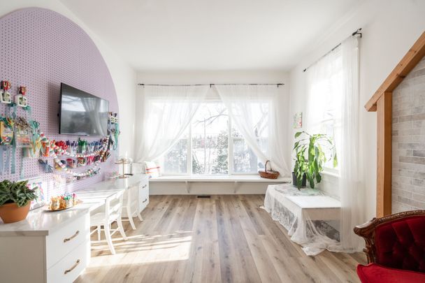 For Lease - 9 Napier Street, Vaughan, Ontario - Photo 1