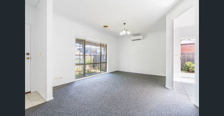 Renovated House In Newtown - Photo 4