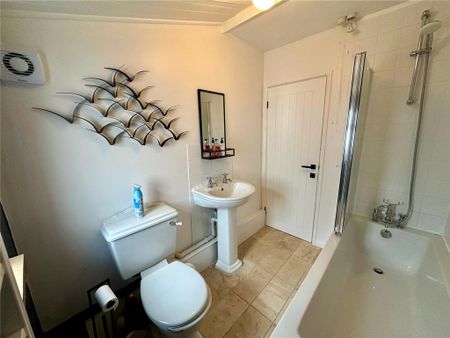 2 bedroom flat to rent - Photo 4