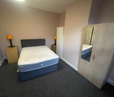 Autumn Grove, Hyde Park, Leeds - Photo 6