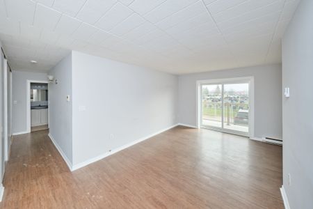 For Lease - 90 Woodlawn Road Unit# 7, Welland, Ontario - Photo 2