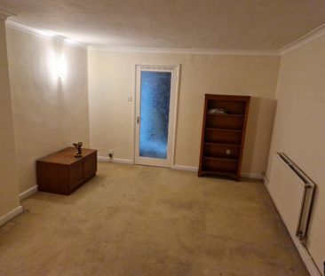 2 Bed Flat, Redcourt, SO16 - Photo 2