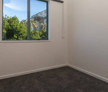 Parnell Beauty With Parking - Photo 3