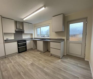 3 bedroom end of terrace house to rent - Photo 5