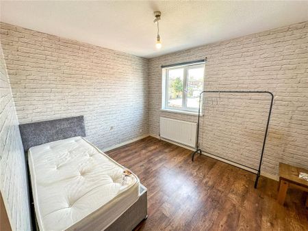 4 bedroom terraced house to rent - Photo 5