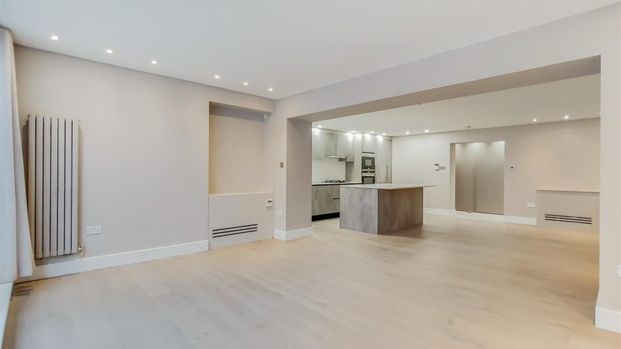 East Heath Road, Hampstead, London, NW3 - Photo 1