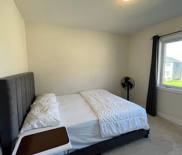 For Lease - 33 Wintergreen Crescent, Haldimand, Ontario - Photo 6