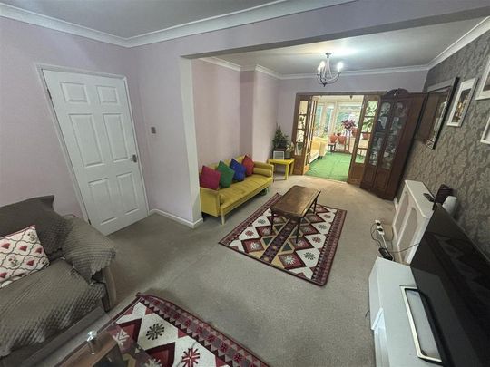 4 bedroom semi-detached house to rent - Photo 1