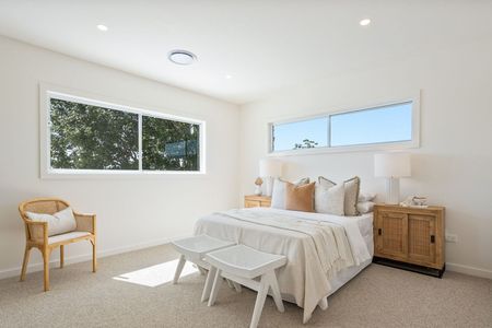 Designer Duplex In Prime Coastal Setting - Six Month Lease - Photo 2