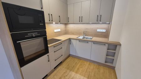 Pronájem útulného a světlého bytu 2+kk - Fotografie 3