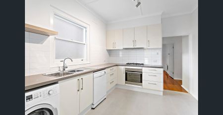 Classic Art Deco Charm in Richmond Hill - 6 Month lease only - Photo 4