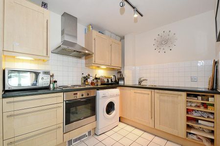 2 bedroom flat to rent - Photo 4