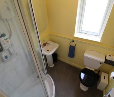 2 bedroom semi-detached house to rent - Photo 5