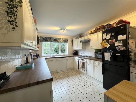 3 bedroom detached house to rent - Photo 4