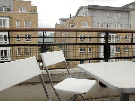 St Davids Square, London, E14 - Photo 4