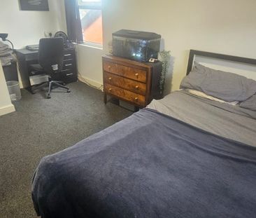 8 Bed - 11 Headingley Avenue, Headingley, Leeds - LS6 3ER - Student - Photo 6
