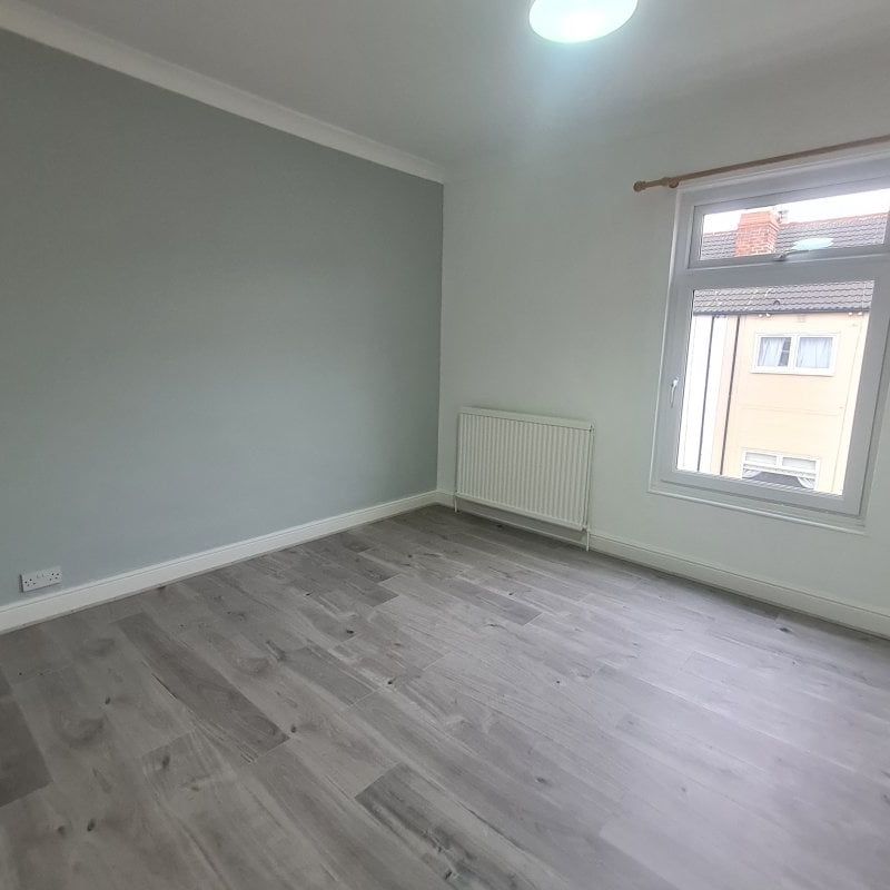 Lower Oxford Street - Photo 1