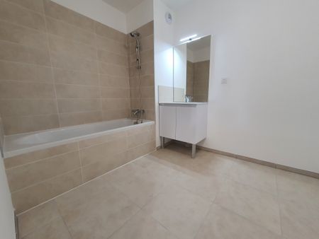 Location Appartement 3 pièces 66m² MARSEILLE 14ème - Photo 5