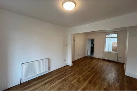 Felixstowe Road, Edmonton, London N9 0DT, Property for rent - Photo 2