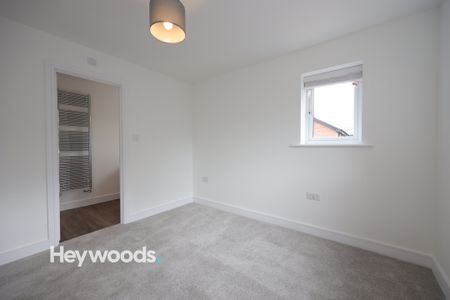 3 bed mews house to rent in Lakeway Grove, The Oaks, The Wynbury - Photo 4