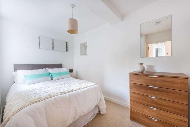 Kew Bridge Court, Kew Bridge, W4 - Photo 1