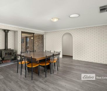 BEAUTIFUL FAMILY HOME - Photo 2