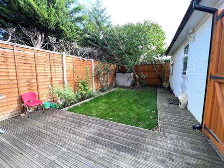 Nursery Gardens, Staines, Surrey, TW18 - Photo 4