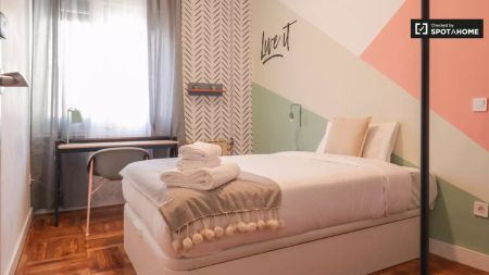 Rooms for rent in 12-bedroom Co-living apartment in Madrid - Photo 5