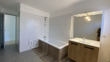 Location Appartement 4 pièces 110m² MONTPELLIER 34090 - Photo 4