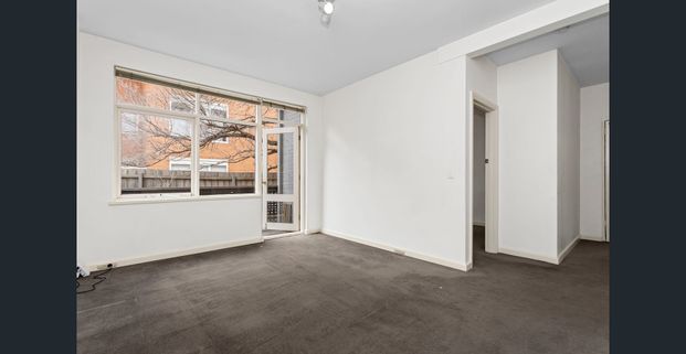 Two-Bedroom Apartment in a Convenient Central Location - Photo 1