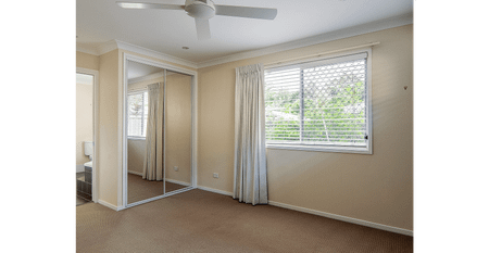 RENOVATED 3 BEDROOM HOME 200 METERS TO COOMBABAH RIVER AND FULLY AIR CONDIITIONED - Photo 4