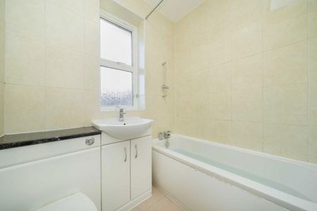 3 bedroom maisonette to rent - Photo 4