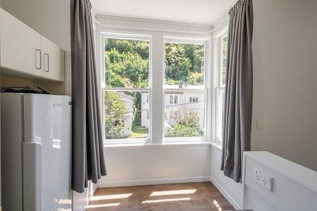 Renovated 3 bedroom ready to move in - Photo 2