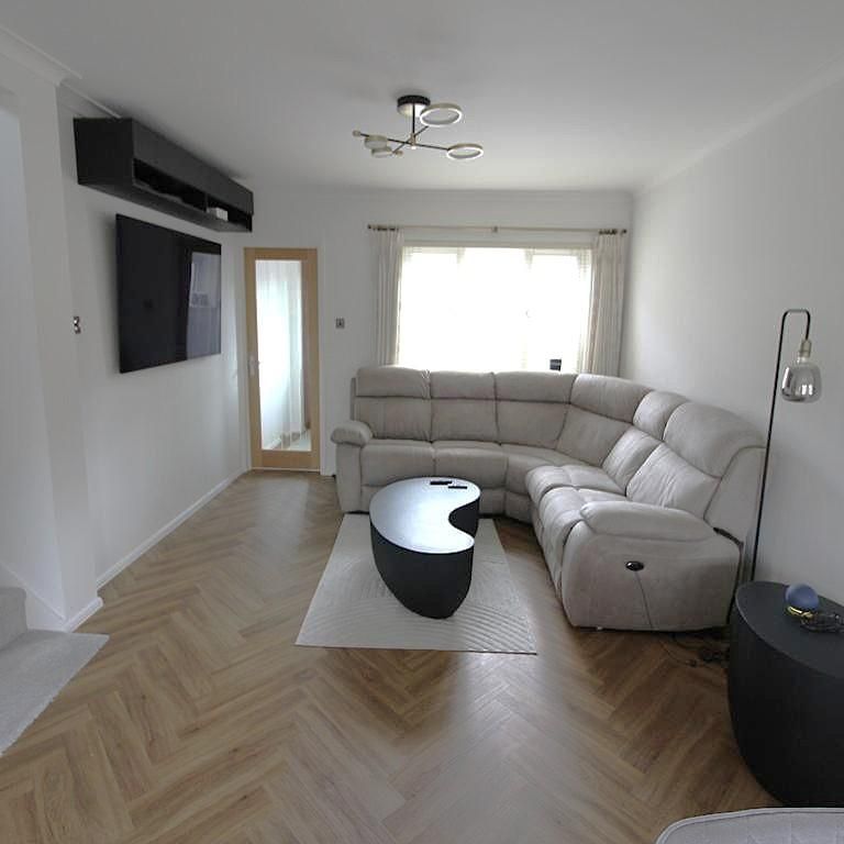 3 bedroom end of terrace house to rent - Photo 1