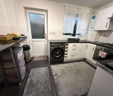 2 bedroom semi-detached house to rent - Photo 6