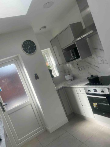 1 bedroom in a house share to rent - Photo 5