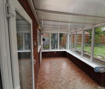 3 bedroom bungalow to rent - Photo 1