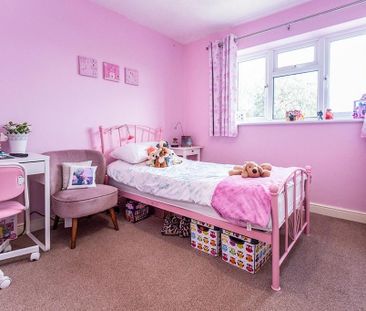 4 bedroom semi-detached house to rent - Photo 2