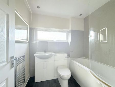 3 bedroom semi-detached house to rent - Photo 4